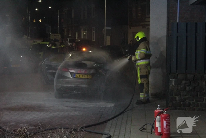Auto loopt veel schade op bij brand