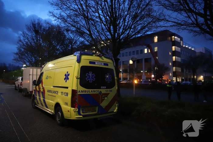 Appartementencomplex vol rook door brand