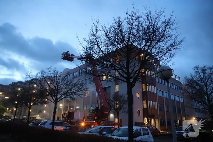 Appartementencomplex vol rook door brand