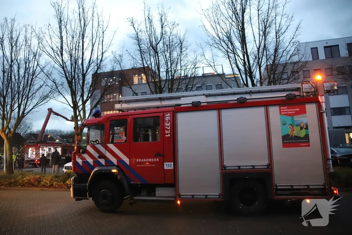 Appartementencomplex vol rook door brand