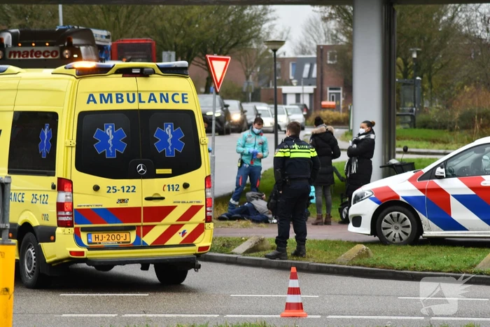 Persoon op scootmobiel aangereden