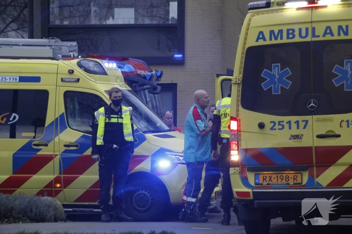 Vrouw gewond na val in woning
