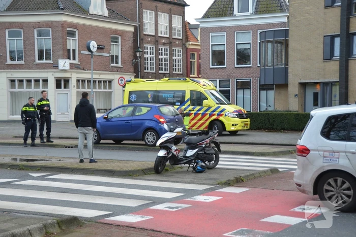 Scooterrijder gewond bij botsing met auto