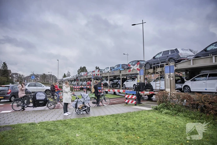 Trein met nieuw auto's via Ponlijn naar Leusden