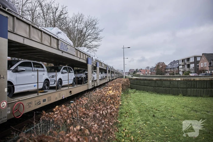 Trein met nieuw auto's via Ponlijn naar Leusden