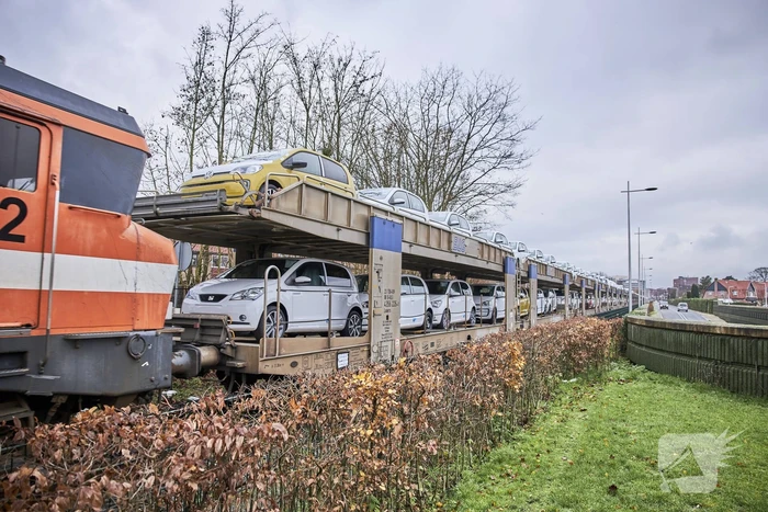 Trein met nieuw auto's via Ponlijn naar Leusden