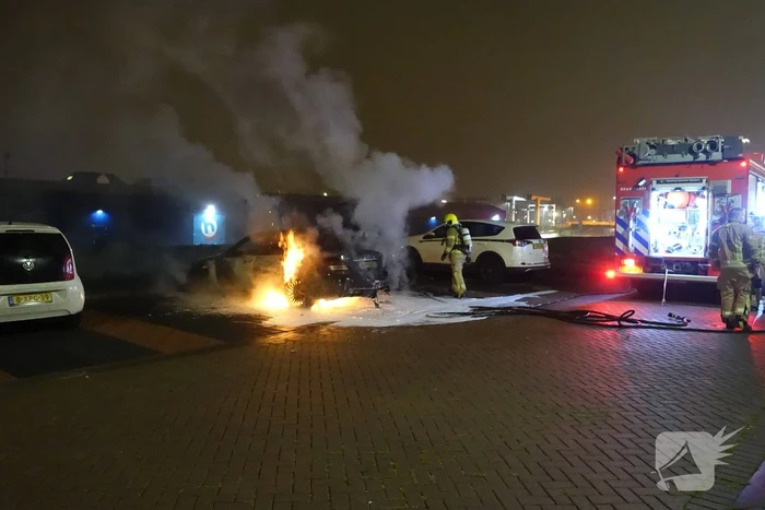 Auto verwoest door brand