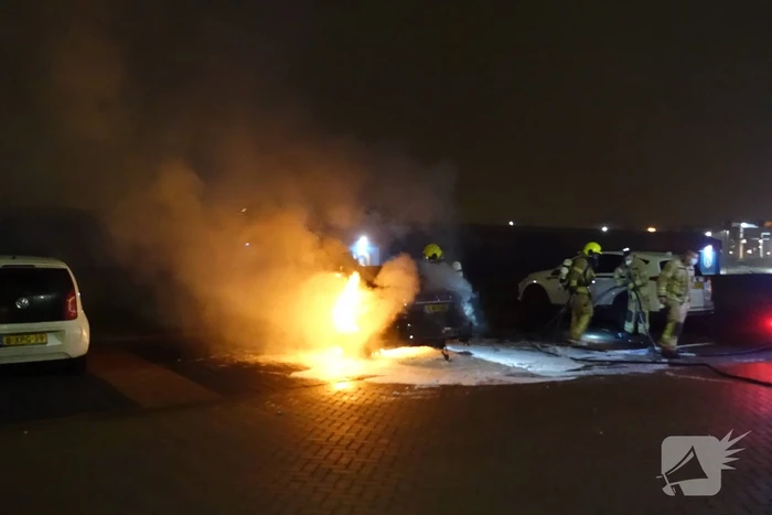 Auto verwoest door brand