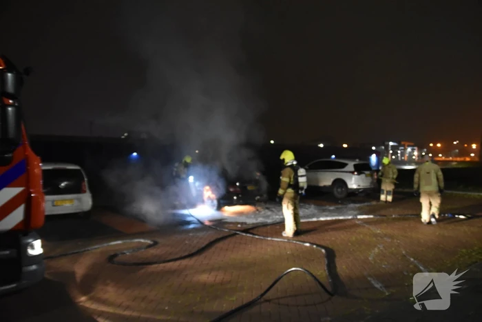 Auto verwoest door brand