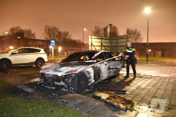 Auto verwoest door brand