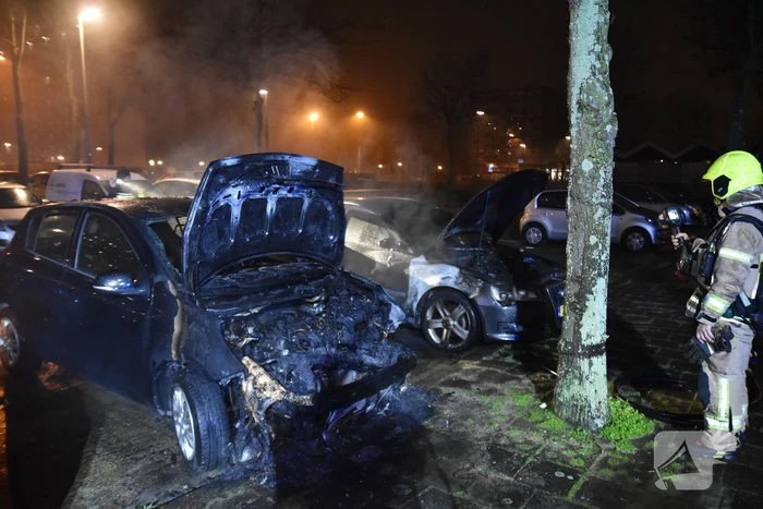 Auto volledig uitgebrand op parkeerplaats