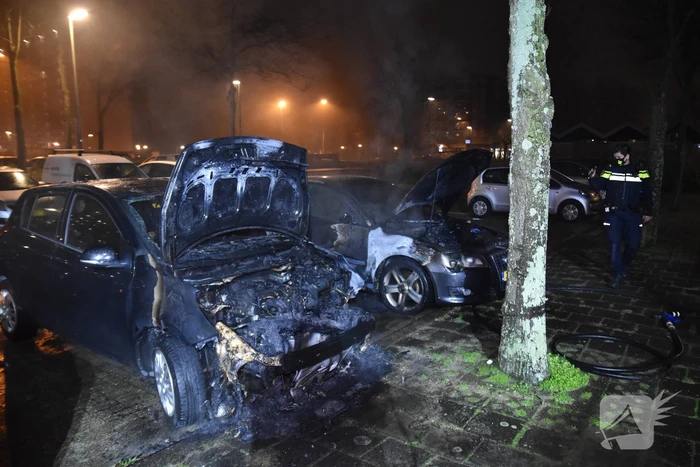 Auto volledig uitgebrand op parkeerplaats