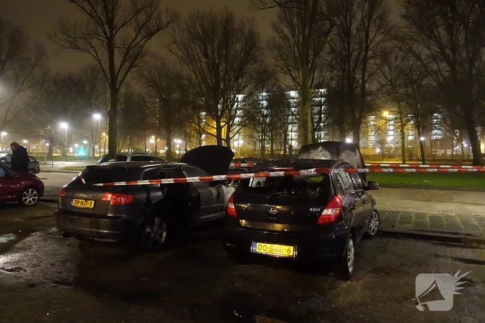 Auto volledig uitgebrand op parkeerplaats