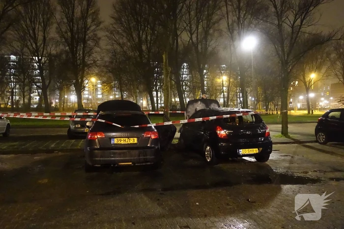 Auto volledig uitgebrand op parkeerplaats