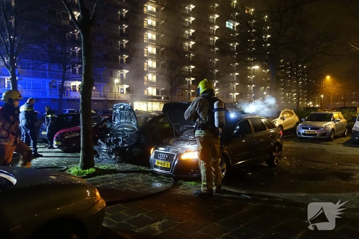 Auto volledig uitgebrand op parkeerplaats
