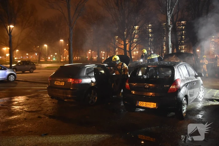 Auto volledig uitgebrand op parkeerplaats