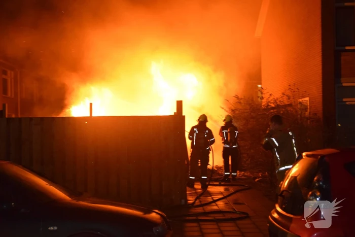Flinke brand in schuur na explosie
