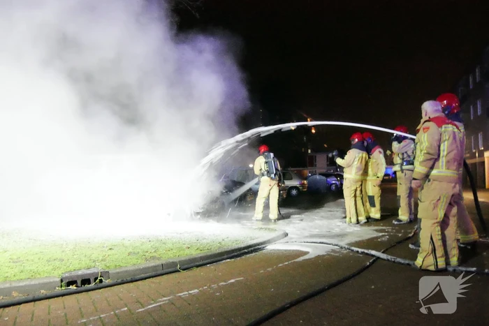 Auto gaat in vlammen op