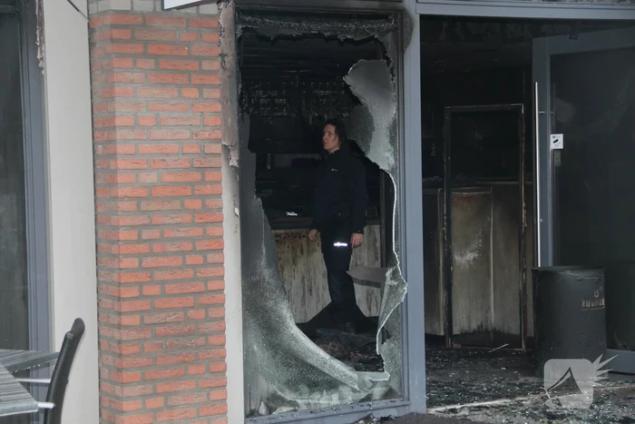 Recherche en brandweer doen onderzoek bij Kwalitaria Délifrance