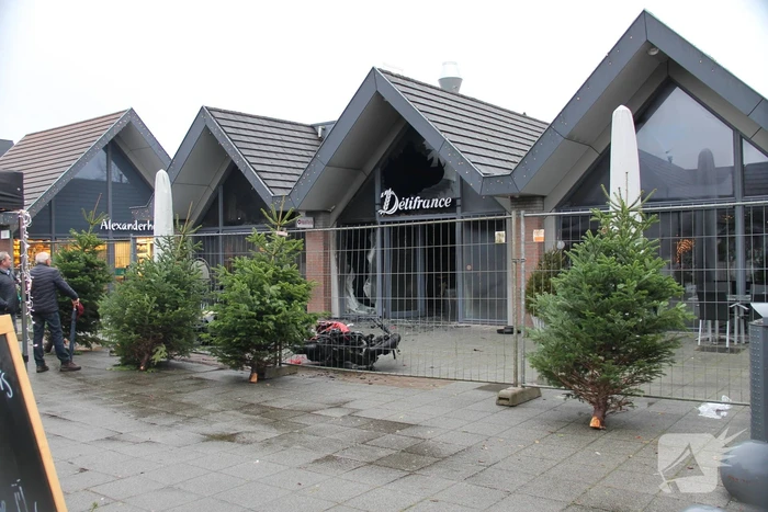 Recherche en brandweer doen onderzoek bij Kwalitaria Délifrance