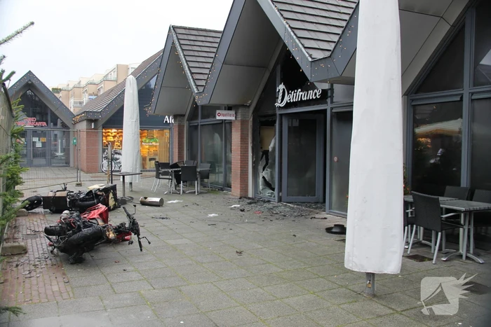 Recherche en brandweer doen onderzoek bij Kwalitaria Délifrance