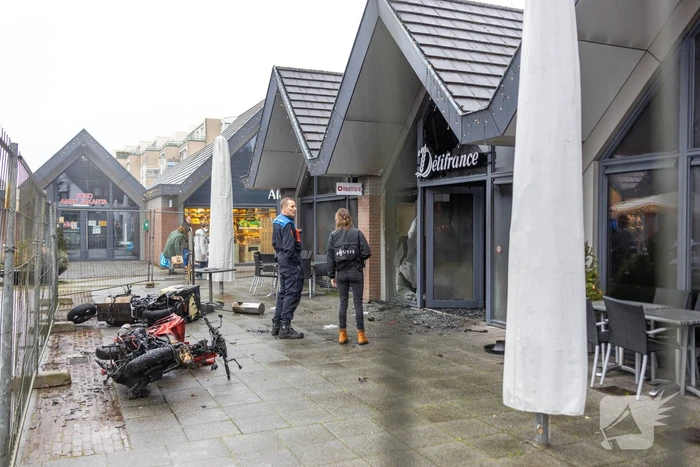 Recherche en brandweer doen onderzoek bij Kwalitaria Délifrance