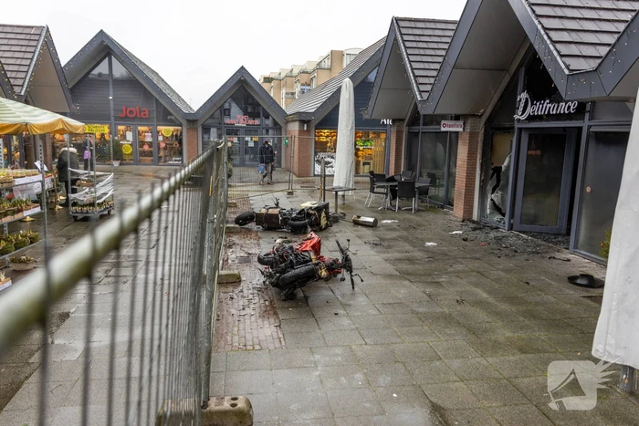 Recherche en brandweer doen onderzoek bij Kwalitaria Délifrance