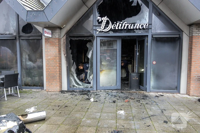 Recherche en brandweer doen onderzoek bij Kwalitaria Délifrance