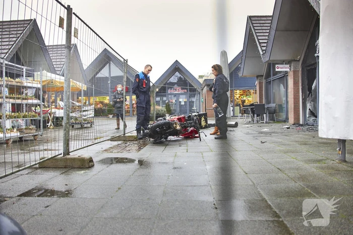Recherche en brandweer doen onderzoek bij Kwalitaria Délifrance