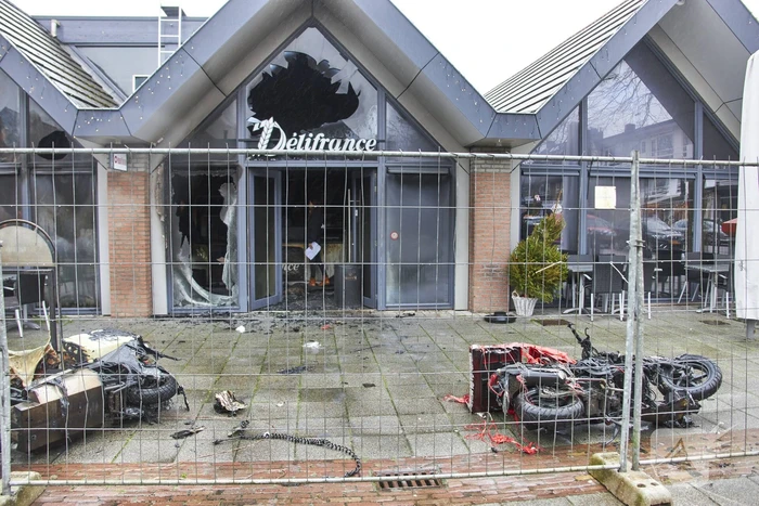 Recherche en brandweer doen onderzoek bij Kwalitaria Délifrance