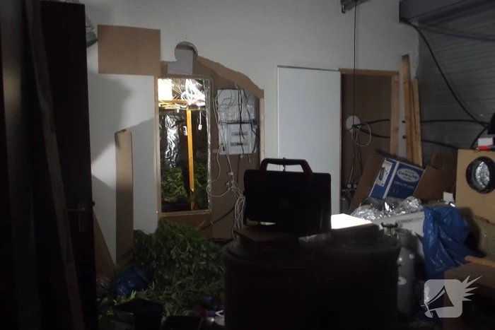 Mogelijke hennepkwekerij aangetroffen in bedrijfspand