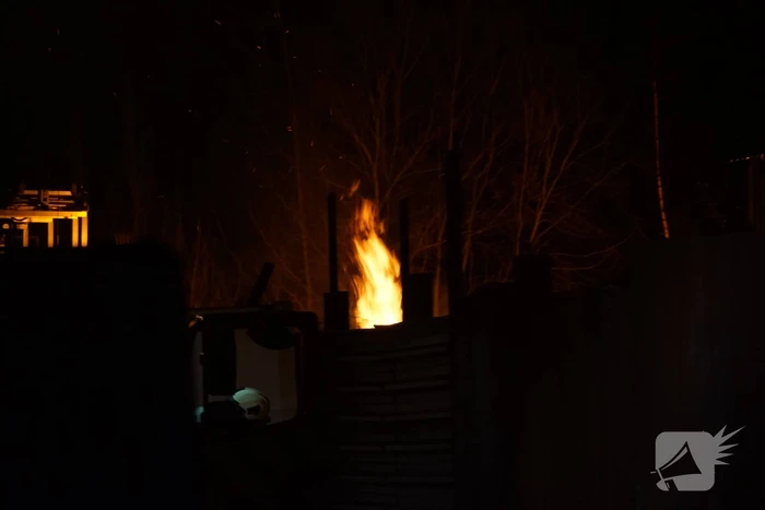 Berg afval in brand gevlogen