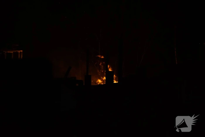 Berg afval in brand gevlogen