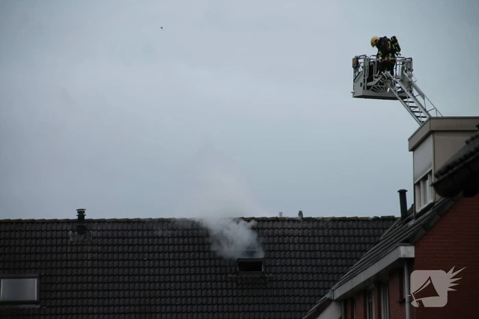 Flinke brand op zolder van woning