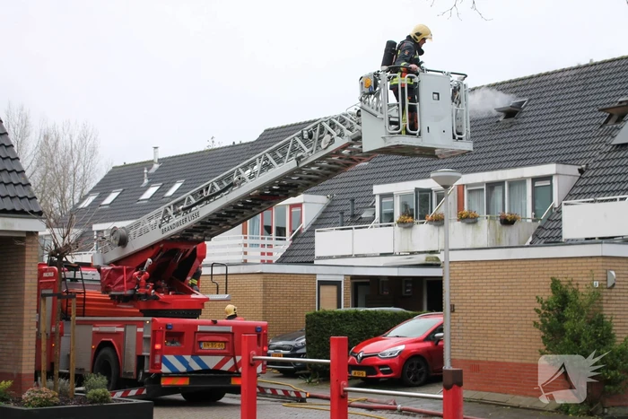 Flinke brand op zolder van woning
