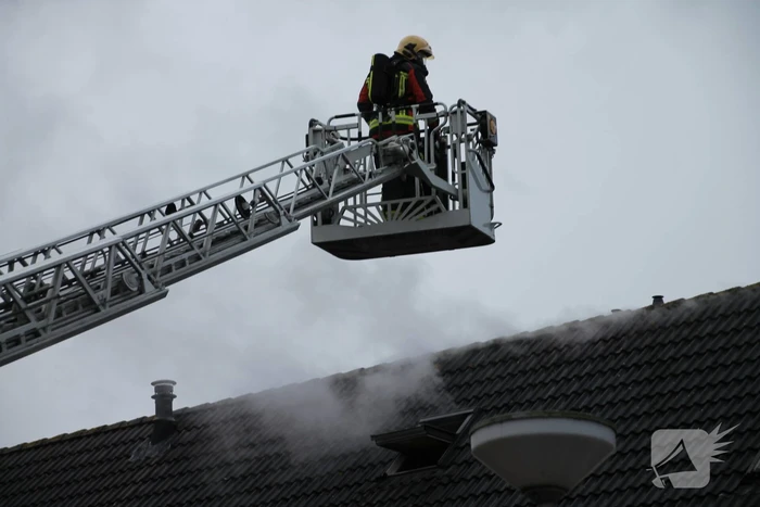 Flinke brand op zolder van woning