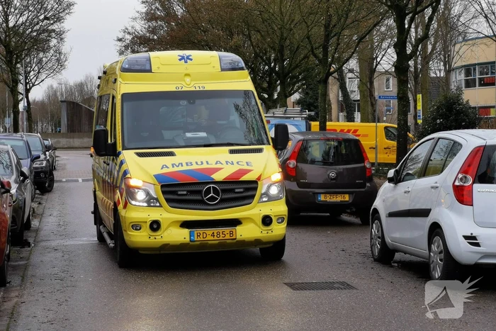 Fietser gewond bij aanrijding met bestelbus