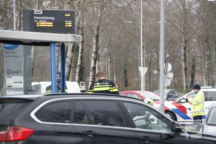 Bushok sneuveld na botsing tussen twee auto's