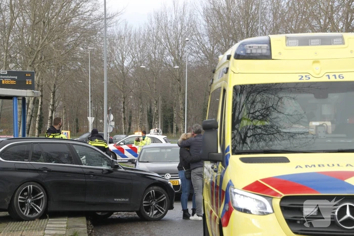 Bushok sneuveld na botsing tussen twee auto's