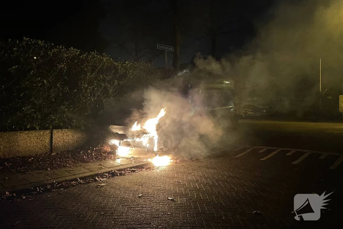 Opnieuw een auto in brand