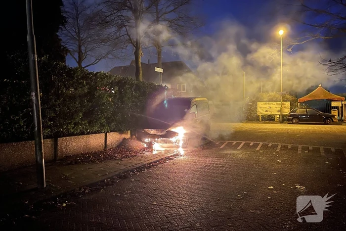 Opnieuw een auto in brand
