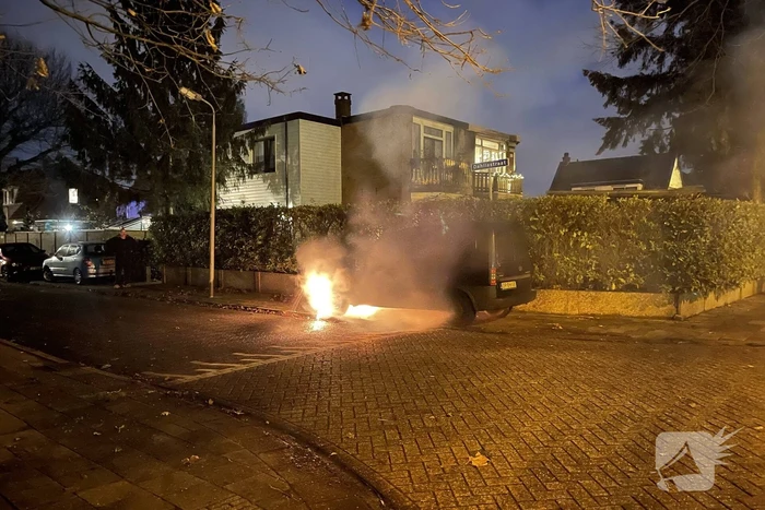 Opnieuw een auto in brand