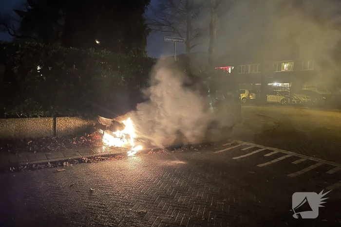 Opnieuw een auto in brand