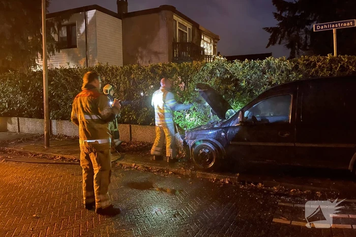 Opnieuw een auto in brand
