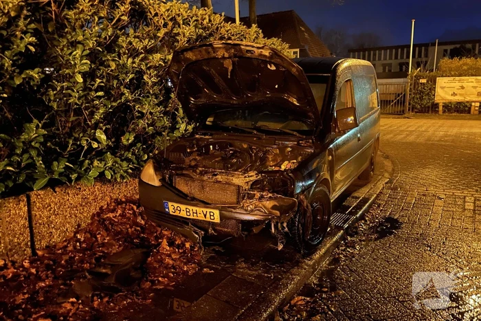 Opnieuw een auto in brand