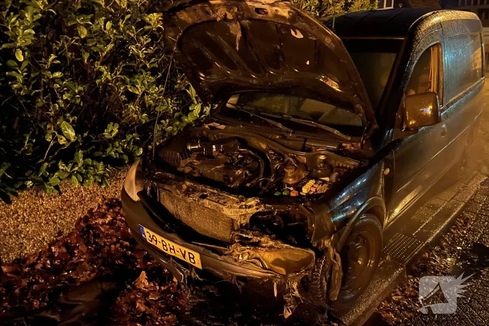 Opnieuw een auto in brand