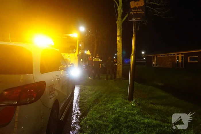 Auto raakt van de weg in een sloot
