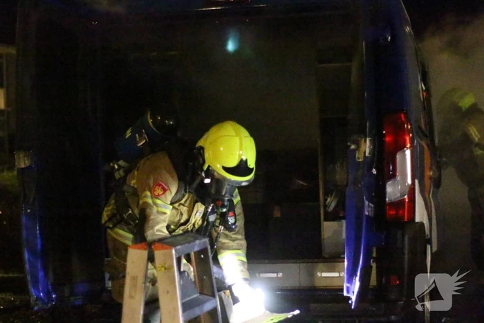 Bestelbus Gaat in vlammen op