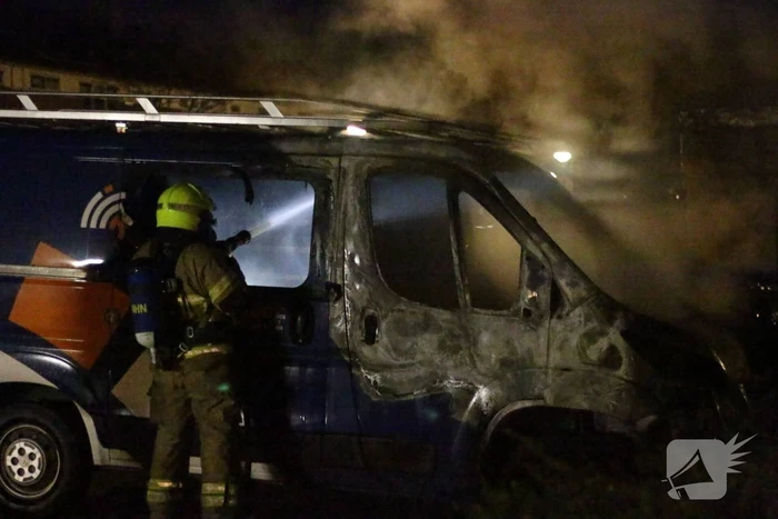 Bestelbus Gaat in vlammen op