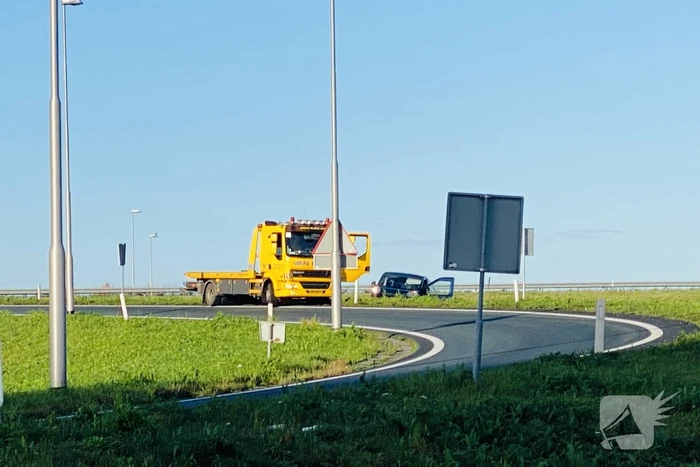Auto uit de bocht gevlogen op afrit